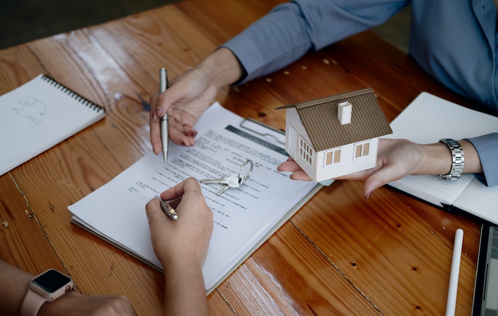 Considérations juridiques sur les frais de notaire lors de l'achat d'un bien immobilier en location meublée