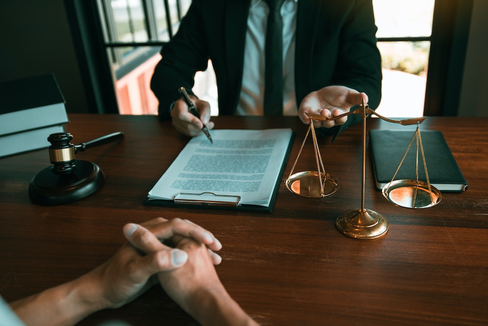 Comment devenir avocat en droit des relations de travail