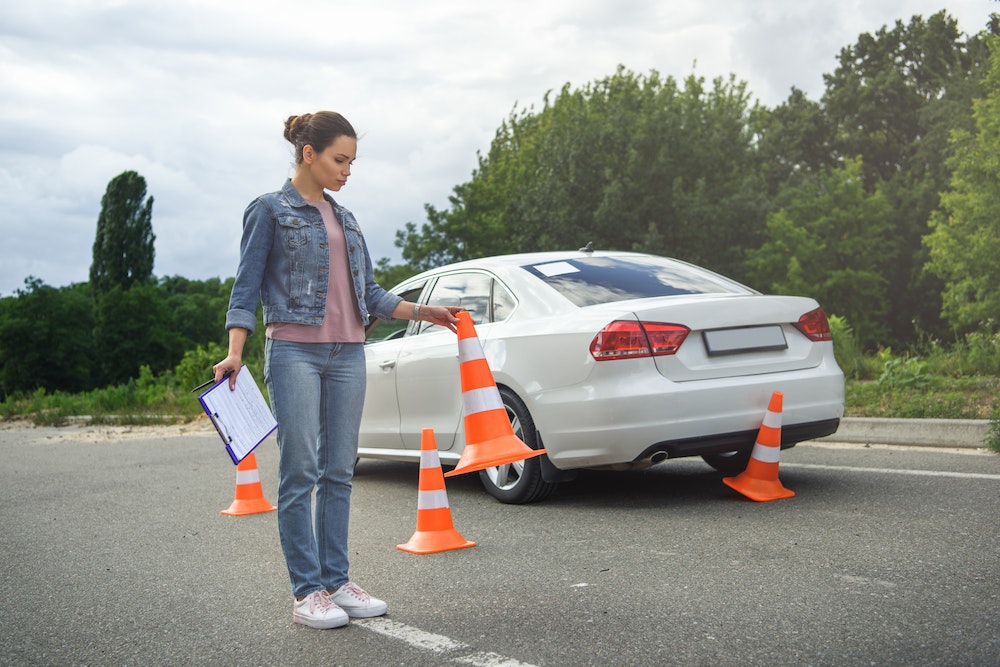 Les clauses abusives en assurance jeune conducteur : comment les repérer et s'en prémunir
