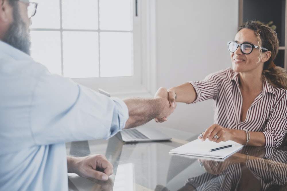 Mettre fin à un contrat de remplacement : Les aspects juridiques à connaître